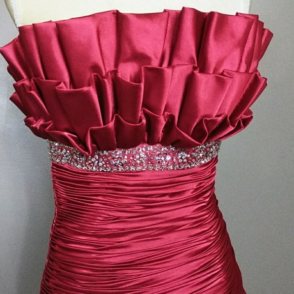 Size 8 Cinderella Red Ruffle Evening Gown - Picture 6 of 11